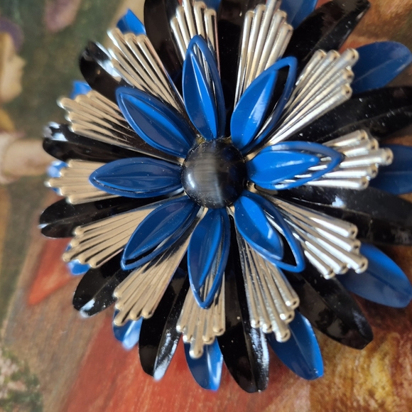 Blue and Black Floral Metal Brooch - Picture 4 of 8